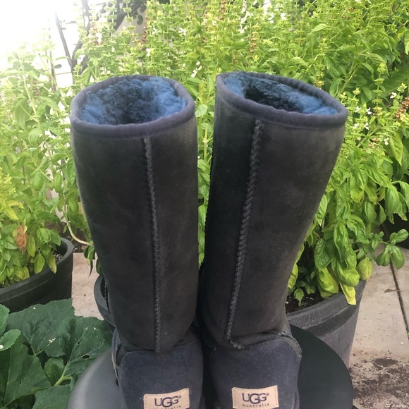 UGG Boots - Picture 3 of 6